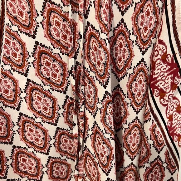 Max Edition Sleeveless Flowy Patterned Blouse Sharkbite hem size petite Small - Picture 8 of 9